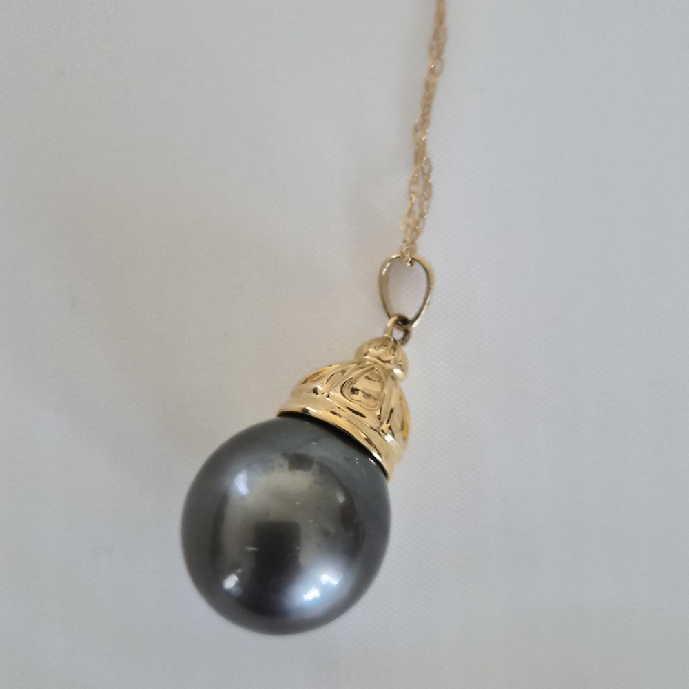 Elegant Ross Simon 14K Gold and Black PEARL Pendant Necklace